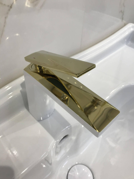 Смеситель для раковины Boheme Venturo 381-W белый